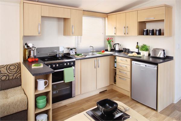Lux Plus Burgundy-35-12-3B-Kitchen